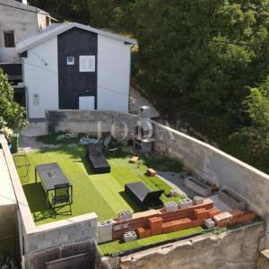 BRIBIR, kuća sa dva stana i okućnicom