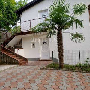 Čižići, Krk – dvojna kuća s dva apartmana i okućnicom!
