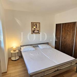 Crikvenica, kuća prvi red do mora