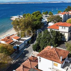 Crikvenica, kuća prvi red do mora