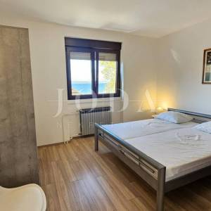 Crikvenica, kuća prvi red do mora