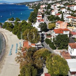 Crikvenica, kuća prvi red do mora