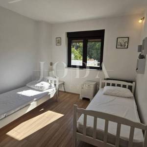 Crikvenica, kuća prvi red do mora