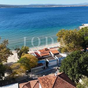 Crikvenica, kuća prvi red do mora