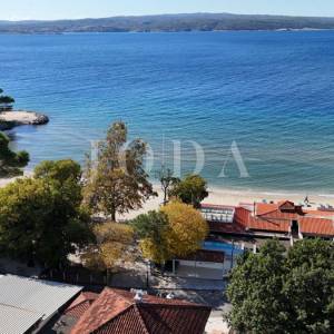 Crikvenica, kuća prvi red do mora