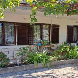 CRIKVENICA – TROSOBNI STAN U CENTRU S DVA PARKIRNA MJESTA