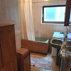 CRIKVENICA – TROSOBNI STAN U CENTRU S DVA PARKIRNA MJESTA