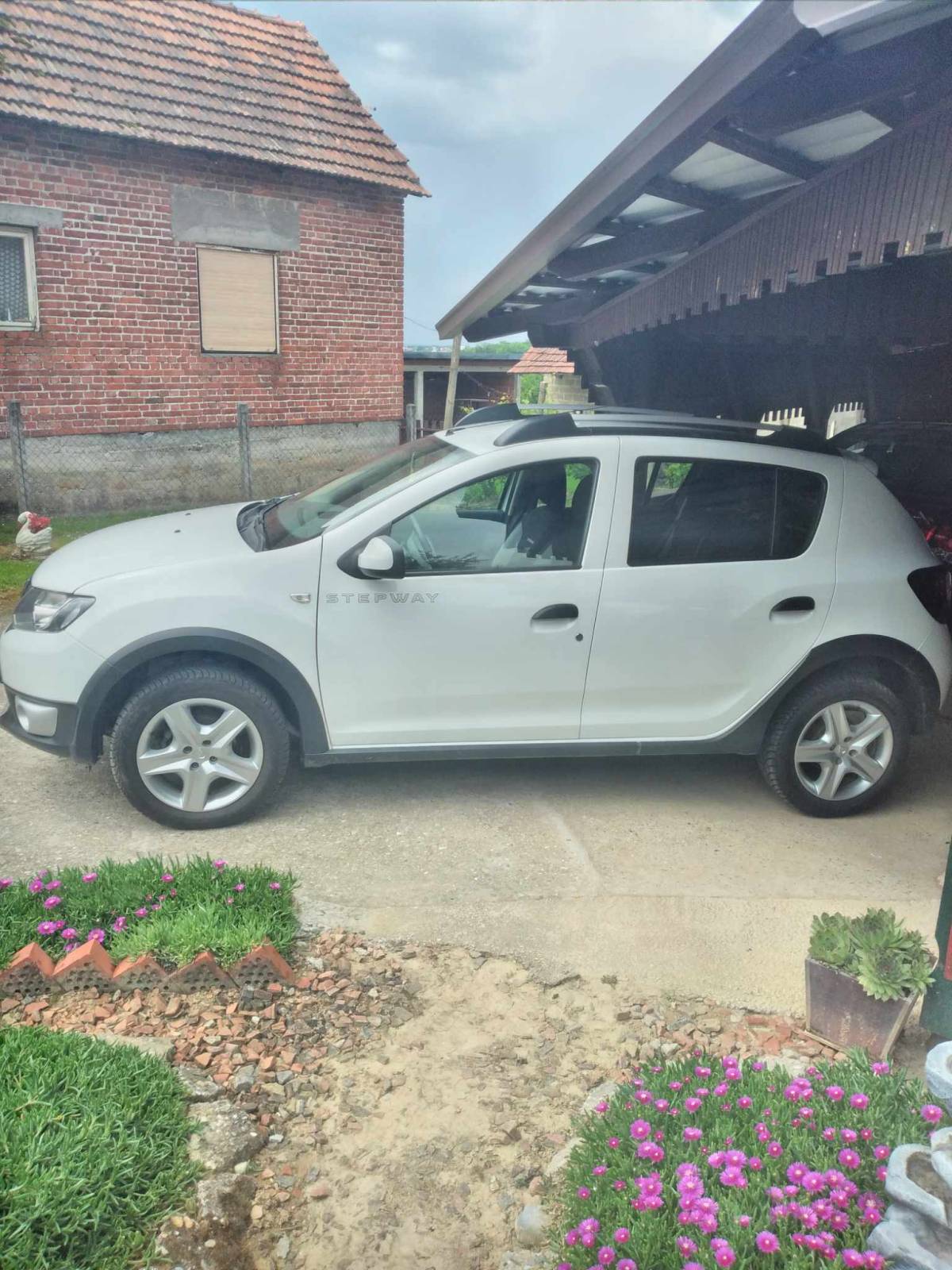 Dacia sandero stepway 1.5dci 2015g sva oprema kao nov vlasnik