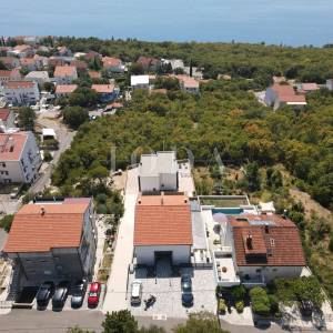 Dramalj dvoetažni apartman u novogradnji