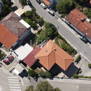 Dramalj – Stan s okućnicom i parkingom, samo 100 m od mora