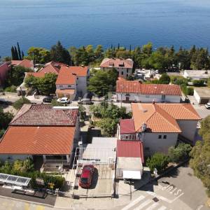 Dramalj – Stan s okućnicom i parkingom, samo 100 m od mora