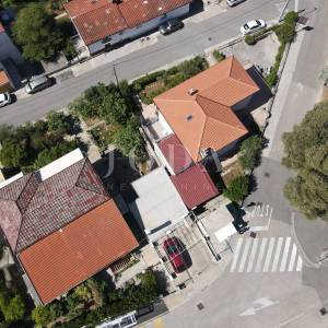 Dramalj – Stan s okućnicom i parkingom, samo 100 m od mora
