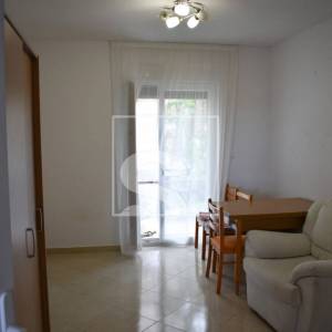 Dva stana 83m2 i 34m2 sa dvorištem i 3 park.mj. Veli vrh