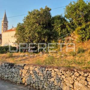Dvije kamene kuće na građevinskom zemljištu u Nerežišćima