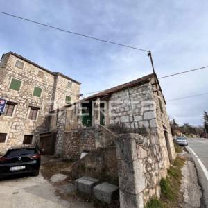Dvije kamene kuće ukupne površine 300 m² u Donjem Muću