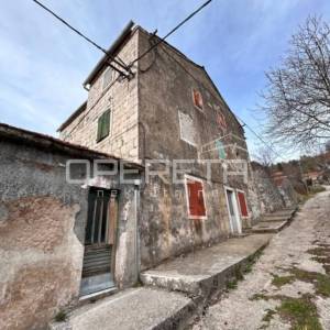 Dvije kamene kuće ukupne površine 300 m² u Donjem Muću