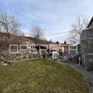 Dvije kamene kuće ukupne površine 300 m² u Donjem Muću