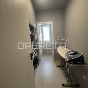 DVOETAŽNI STAN 144,70 m² | PRIVATNI BAZEN, VELIKI VRT I 3 SPAVAĆE SOBE