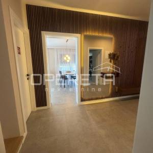 DVOETAŽNI STAN 144,70 m² | PRIVATNI BAZEN, VELIKI VRT I 3 SPAVAĆE SOBE