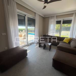 DVOETAŽNI STAN 144,70 m² | PRIVATNI BAZEN, VELIKI VRT I 3 SPAVAĆE SOBE