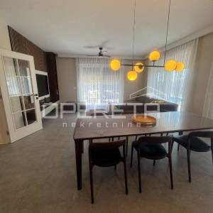 DVOETAŽNI STAN 144,70 m² | PRIVATNI BAZEN, VELIKI VRT I 3 SPAVAĆE SOBE