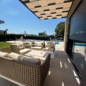 DVOETAŽNI STAN 144,70 m² | PRIVATNI BAZEN, VELIKI VRT I 3 SPAVAĆE SOBE