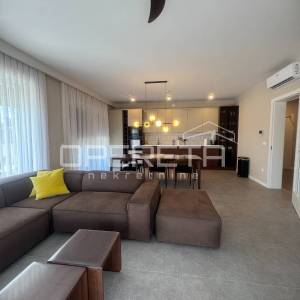 DVOETAŽNI STAN 144,70 m² | PRIVATNI BAZEN, VELIKI VRT I 3 SPAVAĆE SOBE