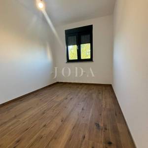 Dvoetažni stan u novogradnji na Viškovu, 3s+db