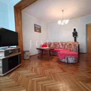 Dvosoban stan s okućnicom