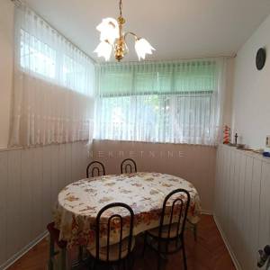Dvosoban stan s okućnicom