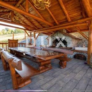 Gorski kotar, Kupjak, drvena samostojeća vila, 220 m2, bazen i wellness