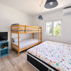 Grad Krk – namješteni apartman u prizemlju s terasom!