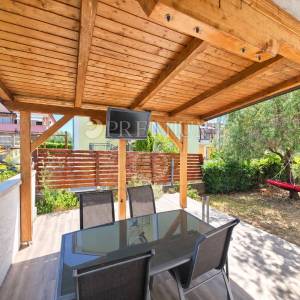 Grad Krk – namješteni apartman u prizemlju s terasom!