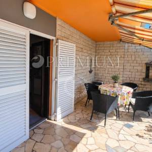 Grad Krk – samostojeća kuća 100 m od mora, pogled na more!