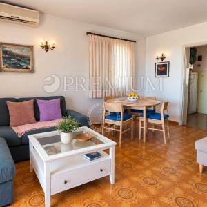Grad Krk – samostojeća kuća 100 m od mora, pogled na more!