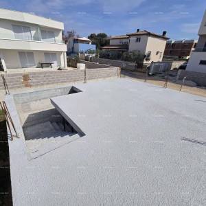 GRAĐEVINSKO ZEMLJIŠTE  438 m² S GRAĐEVINSKOM DOZVOLOM – LIŽNJAN