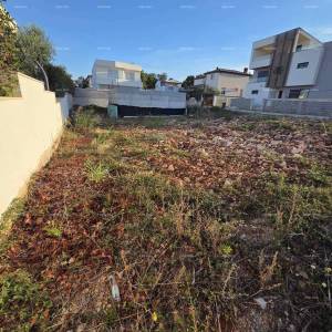 GRAĐEVINSKO ZEMLJIŠTE  438 m² S GRAĐEVINSKOM DOZVOLOM – LIŽNJAN