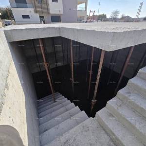 GRAĐEVINSKO ZEMLJIŠTE  438 m² S GRAĐEVINSKOM DOZVOLOM – LIŽNJAN