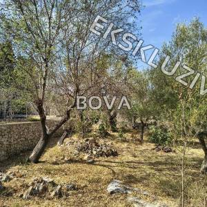 Građevinsko zemljište 550 m2 – Preko *Drugi red do mora* (ID-2609/E)
