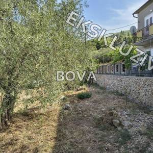 Građevinsko zemljište 550 m2 – Preko *Drugi red do mora* (ID-2609/E)