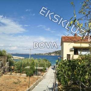 Građevinsko zemljište 550 m2 – Preko *Drugi red do mora* (ID-2609/E)