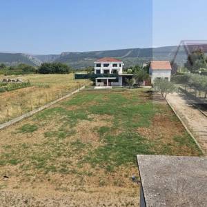 Imotski kuća 300 m2 + okućnica 1000 m2 - novo u ponudi!