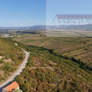 Imotski Runović kuća 540 m2 + zemljište 1353 m2 - povoljno!