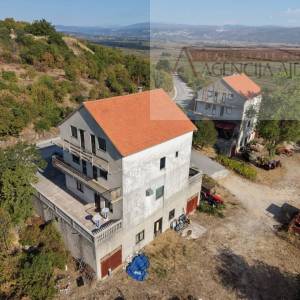 Imotski Runović kuća 540 m2 + zemljište 1353 m2 - povoljno!