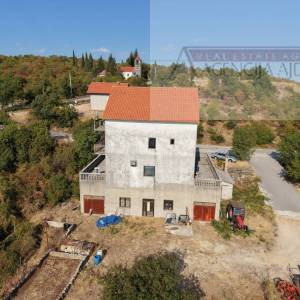 Imotski Runović kuća 540 m2 + zemljište 1353 m2 - povoljno!