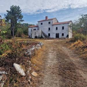 ISTARSKA VILA S BAZENOM I 4.000 m² ZEMLJIŠTA –  OPRTALJ