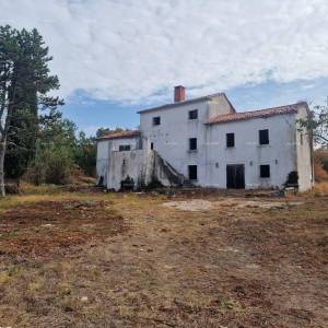 ISTARSKA VILA S BAZENOM I 4.000 m² ZEMLJIŠTA –  OPRTALJ