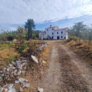 ISTARSKA VILA S BAZENOM I 4.000 m² ZEMLJIŠTA –  OPRTALJ