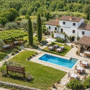 ISTARSKA VILA S BAZENOM I 4.000 m² ZEMLJIŠTA –  OPRTALJ