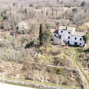 ISTARSKA VILA S BAZENOM I 4.000 m² ZEMLJIŠTA –  OPRTALJ